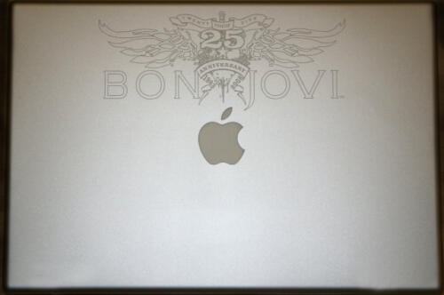  metal_engraving_macbook